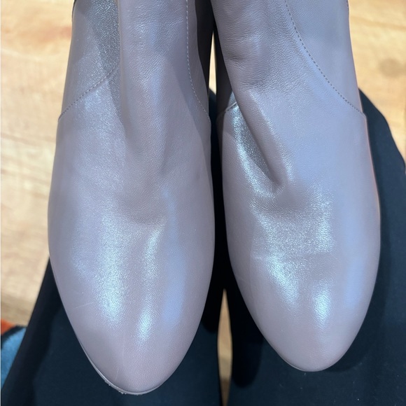 Like new Stuart Weitzman heeled booties - Picture 2 of 4